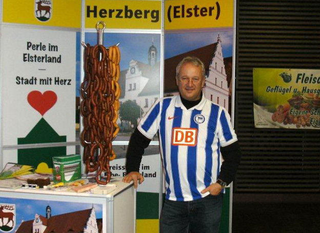 Foto Michael Oecknigk am Repräsentationsstand bei Hertha BSC